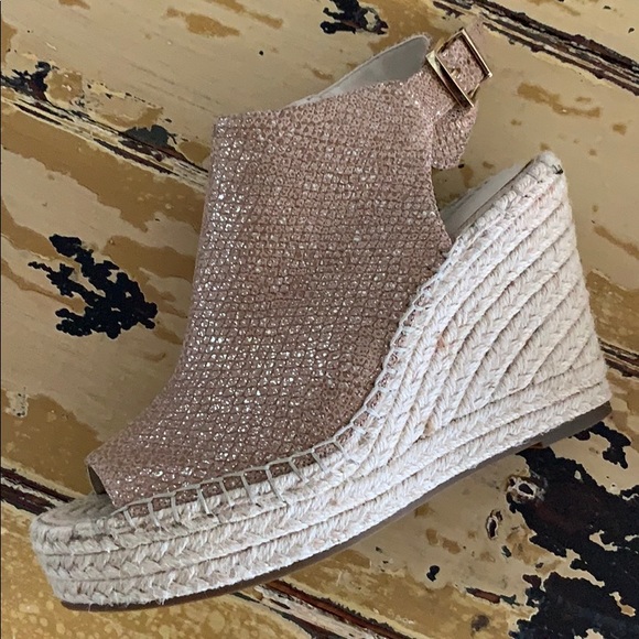 💥🆕💥KENNET COLE TAN GOLD ESPADRILLE WEDGES - Picture 3 of 8